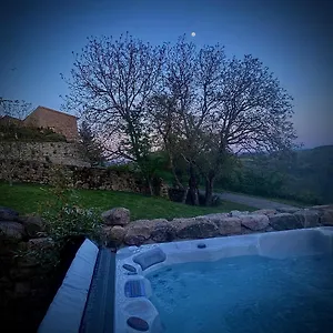 Hébergement de vacances Maisonnette Jardin Jacuzzi Au Coeur De, Chambles